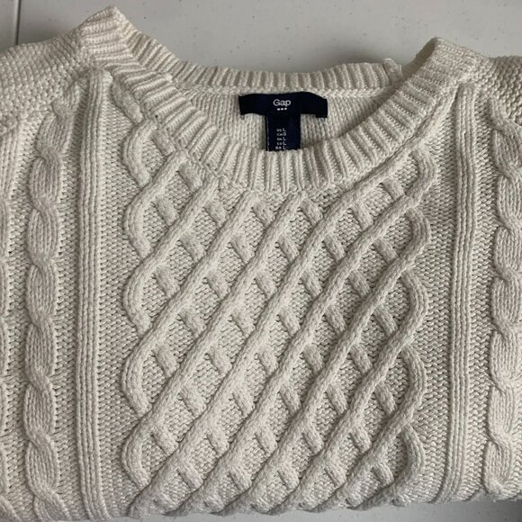 GAP Women’s Ivory Cable Knit Sweater – Size L, Crew Neck, High–Low Hem - Picture 8 of 15